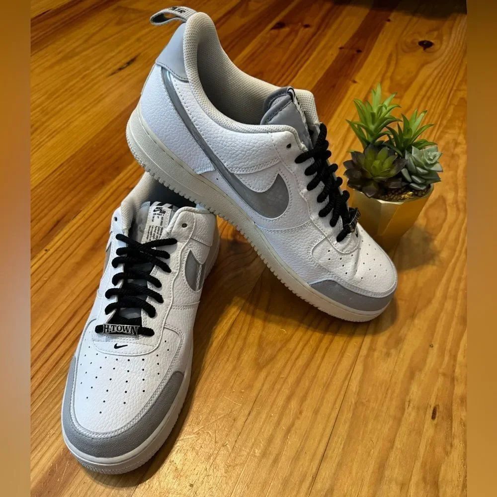 Nike Air Force 1 Low Mens Size 11.5 White Gray Athletic Leather Shoes Sneakers